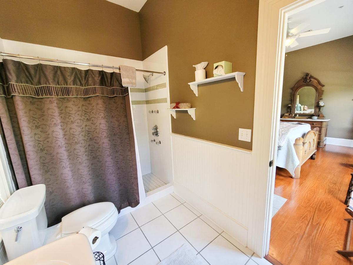 Camellia Rose Inn- King Room Southern Charm Gainesville Exterior foto