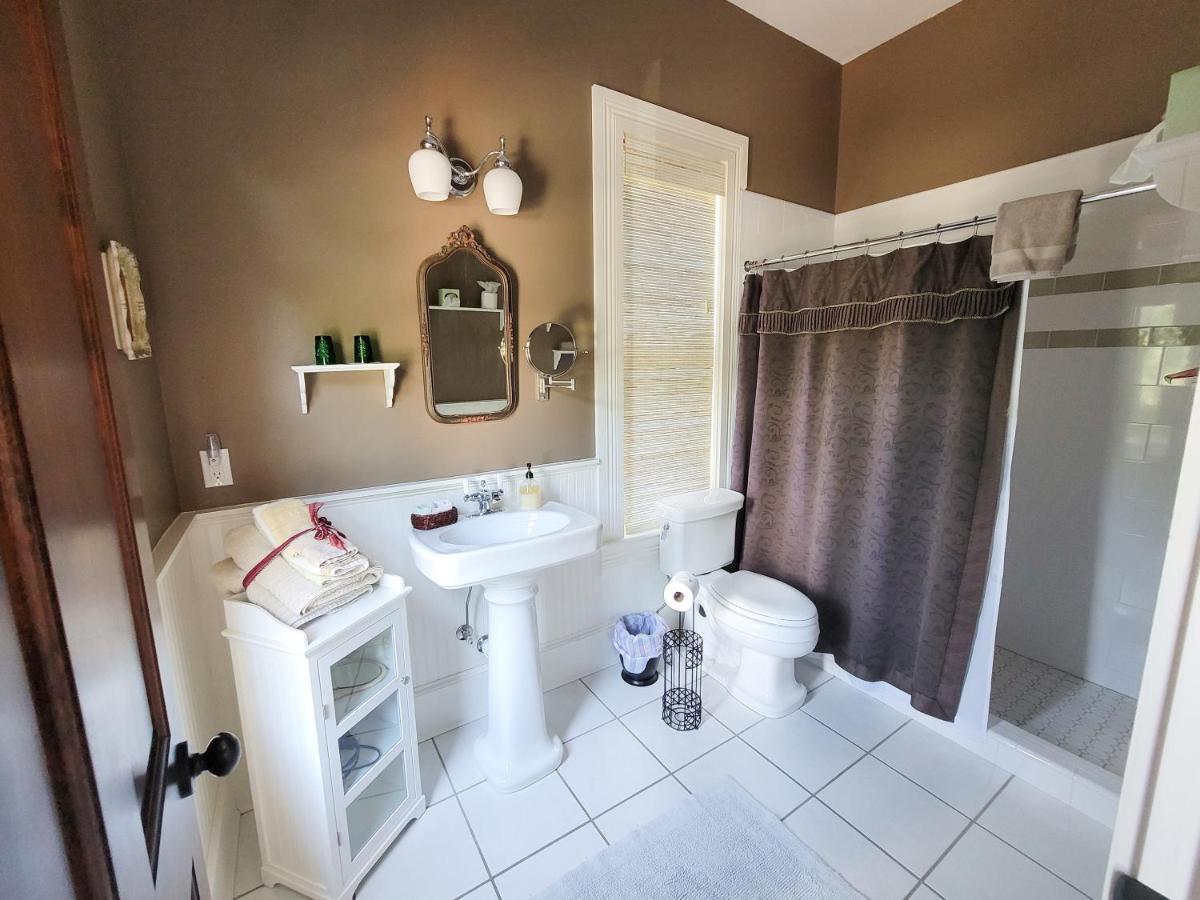 Camellia Rose Inn- King Room Southern Charm Gainesville Exterior foto